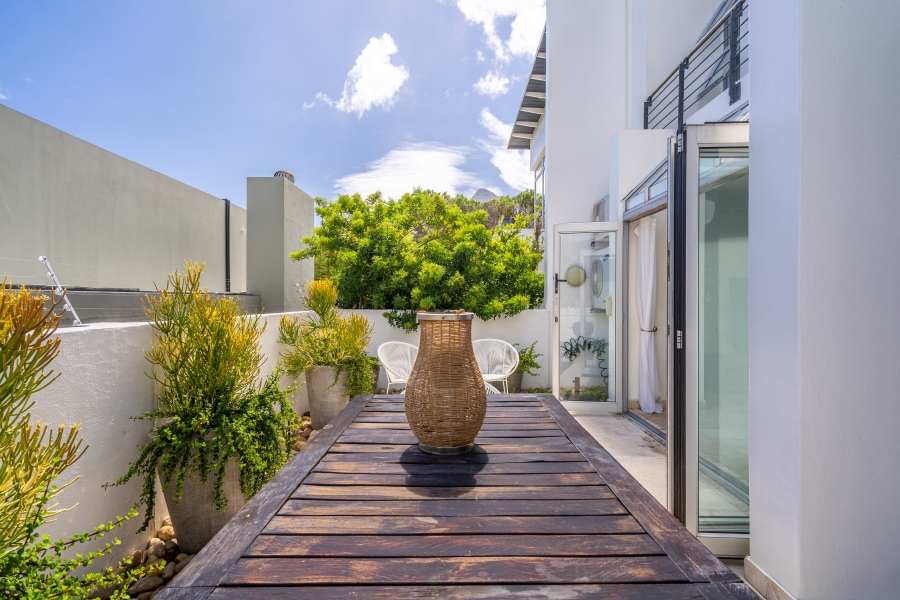 2 Bedroom Property for Sale in Camps Bay Western Cape